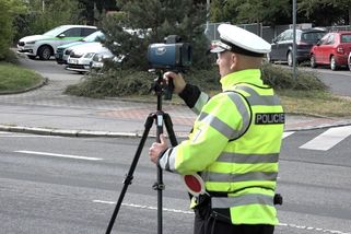 Pokuta za varování před policejní hlídkou. Poláci použili drony, trest by hrozil i v Česku - Novinky